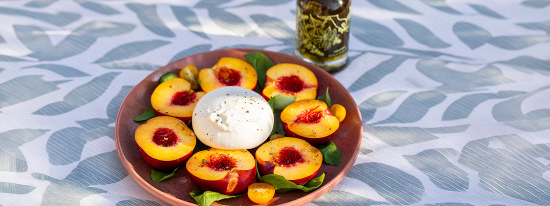 Salade estival pêche burrata basilic