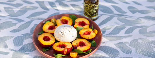 Salade estival pêche burrata basilic