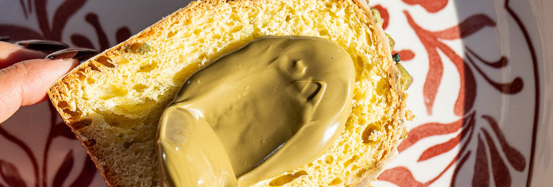 Pâte à tartiner pistache sur brioche