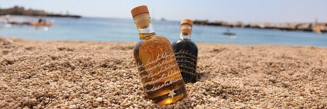 bouteilles personnalisées sur table