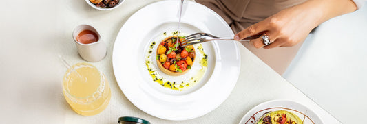 plat sur table huile d'olive